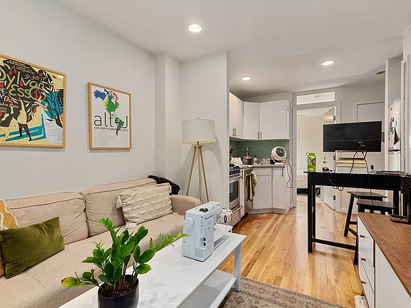 4th image of 91 Christopher St APT 18