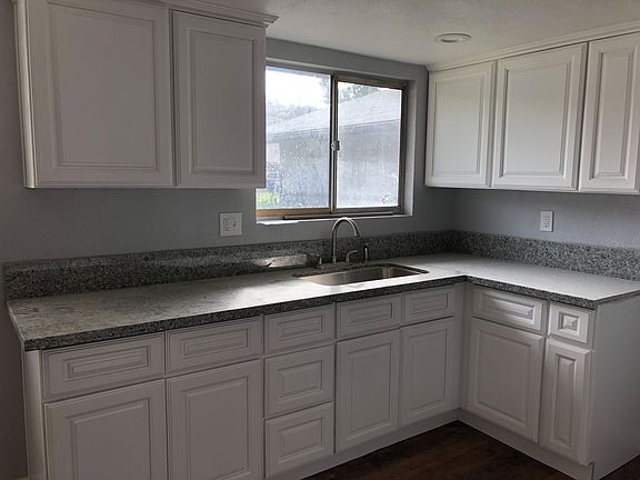 3rd image of 11803 Glamis St