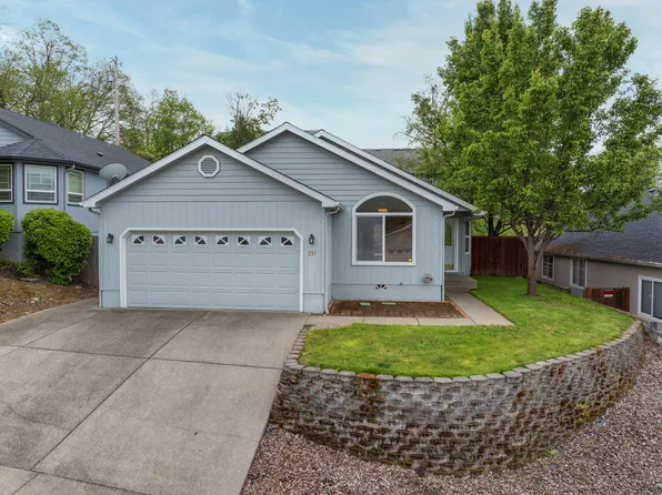 231 SE Independence Dr, Grants Pass, OR 97527