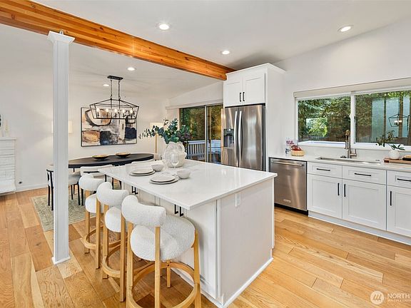 5th image of 201 165th Avenue NE