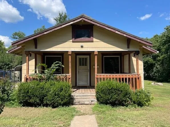 215 N Michigan St, Winfield, KS 67156