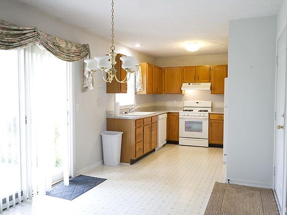 4th image of 806 Eagle Cove Dr