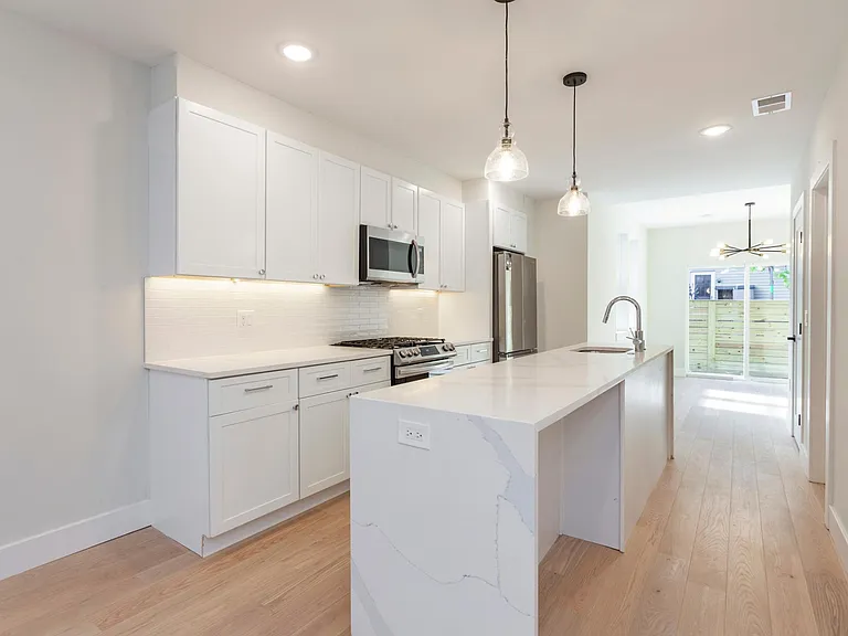 1448 E Wilt St — Photo 2