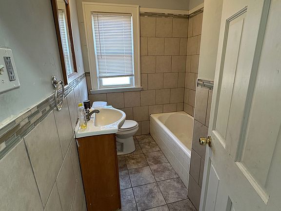 4th image of 7402 Yinger Ave #1