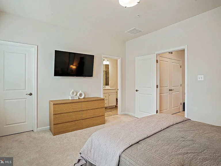 3443 Carnaby St — Photo 14
