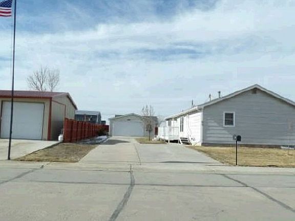 Exterior Neighborhood (street photo)