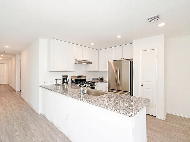 5926 Seaside Mnr — Photo 10
