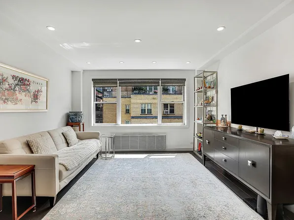 415 E 52nd St APT 11JC, New York, NY 10022
