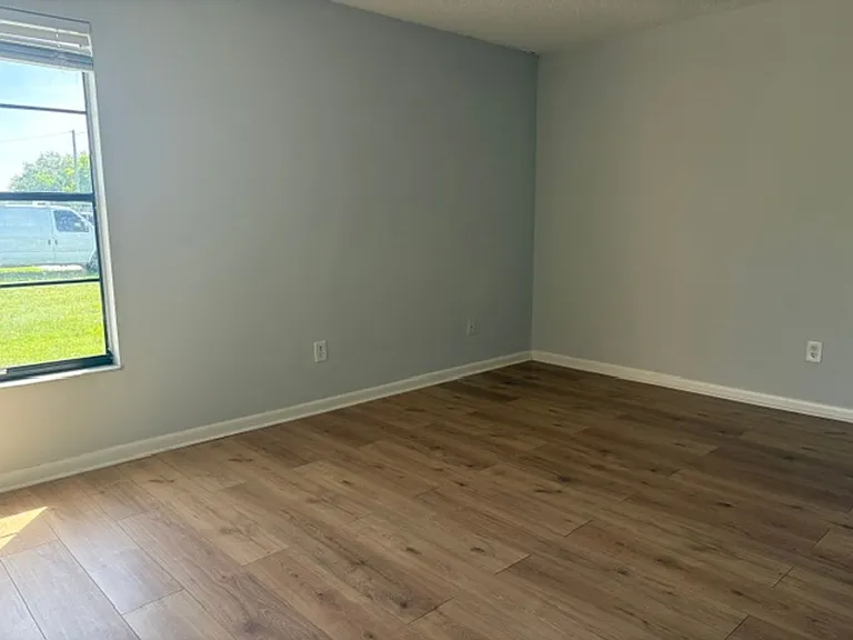 1110 SE 9th Ct — Photo 15