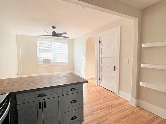 5th image of 360 13th Ave NE #31