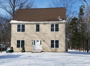 2302 Winchester Rd, Pocono Summit, PA 18346