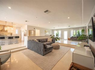 920 W 43rd Ct, Miami Beach, FL 33140