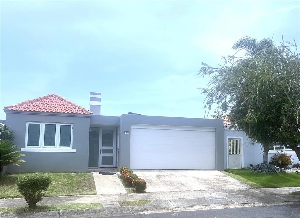Building Photo - 93 Jacaranda St