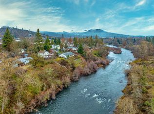 582/584 N Riverside Ave, Gold Hill, OR 97525