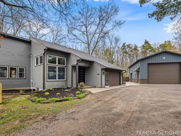 3283 Lorrimar Ln, Saugatuck, MI 49453