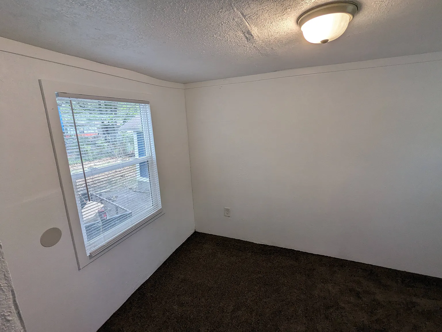 3 bed, 1.5 bath, 1300 sqft, $995 — Photo 4