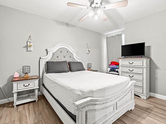 4th image of 308 Belmont Pl
