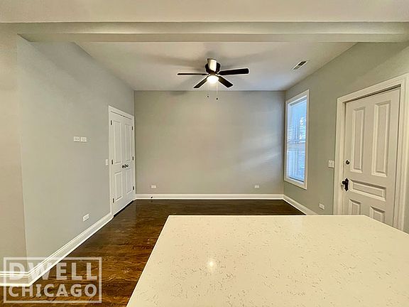 5th image of 728 W Briar Pl #1