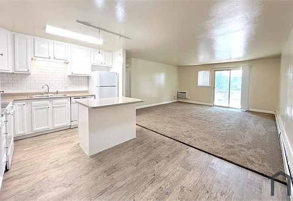 2nd image of 1375 Everett Ct APT 302