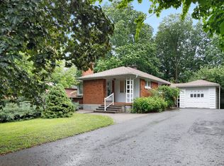 2061 Fairbanks Ave, Ottawa, ON K1H 5Y9