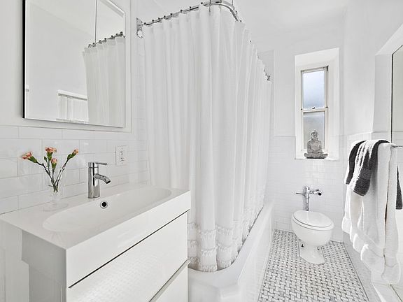 5th image of 525 E 89th St APT 6E