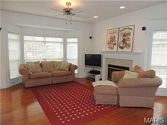 2nd image of 732 Simmons Ave