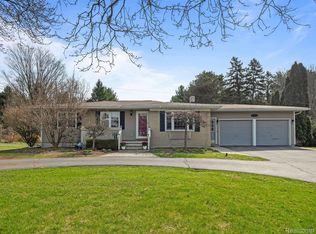 707 Pine Tree Rd, Lake Orion, MI 48362