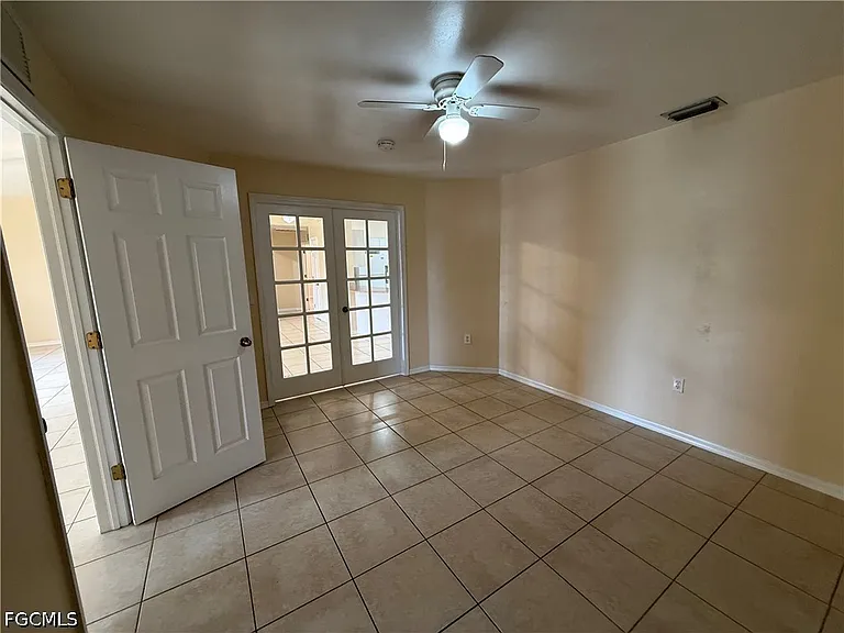 696 Homestead Rd S — Photo 21