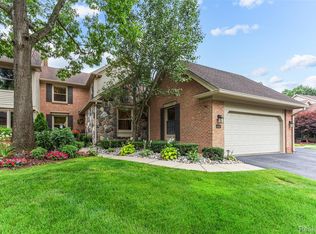 4544 Golf View Dr, Brighton, MI 48116