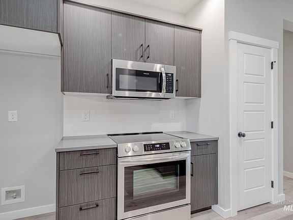 4th image of 2228 S Border Way