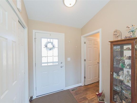 4th image of 584 Canterbury Ln
