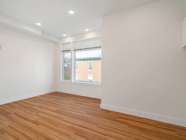 300 Market St #402 — Photo 7