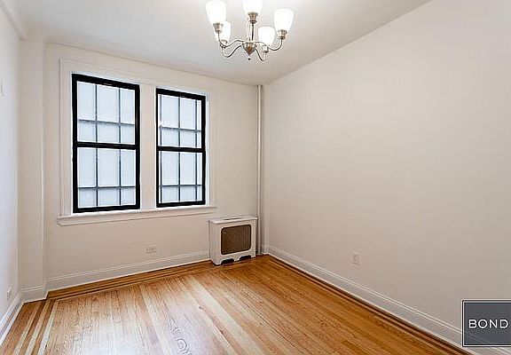 5th image of 245 W 51st St #1007