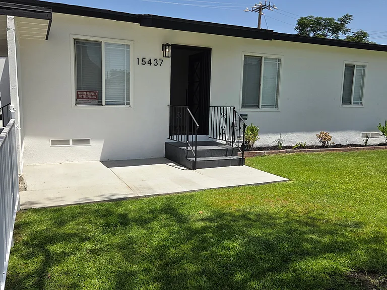 15437 Sandstone St — Photo 2