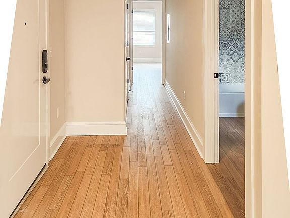 3rd image of 226 W 9th St #301