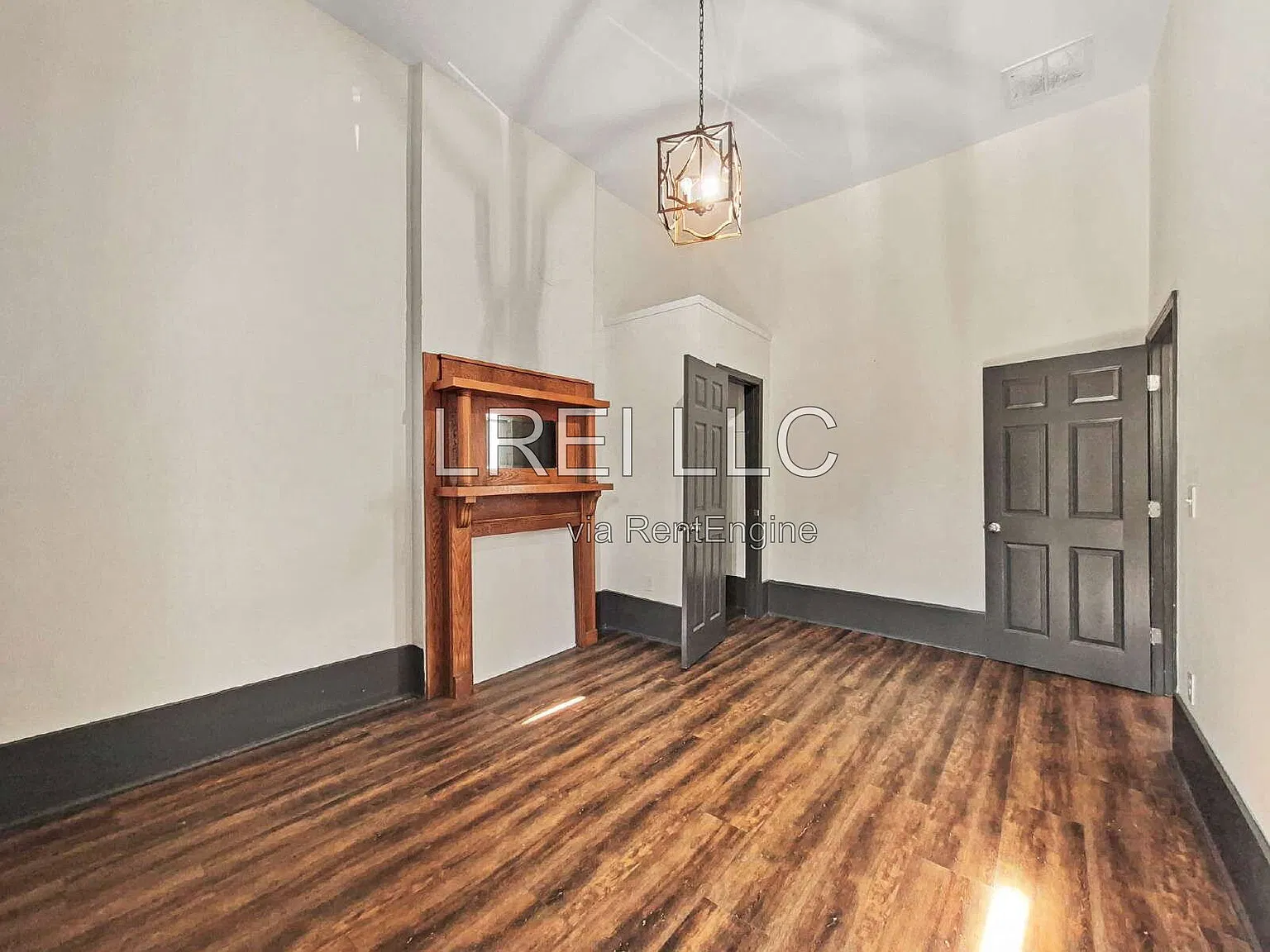 2 bed, 1.0 bath, 1269 sqft, $1,400 — Photo 3