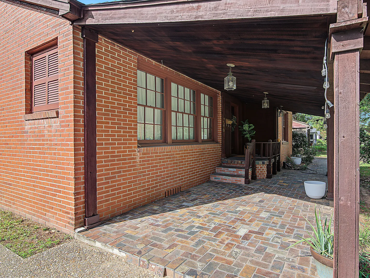 3 bed, 2359 sqft, $2,100 — Photo 2
