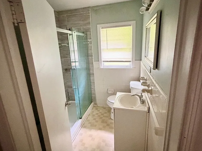 527 Englewood Dr — Photo 12