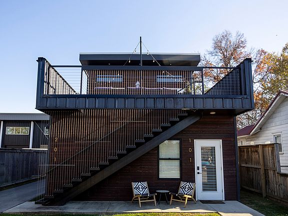 2nd image of 742 Bellaire Ave #101