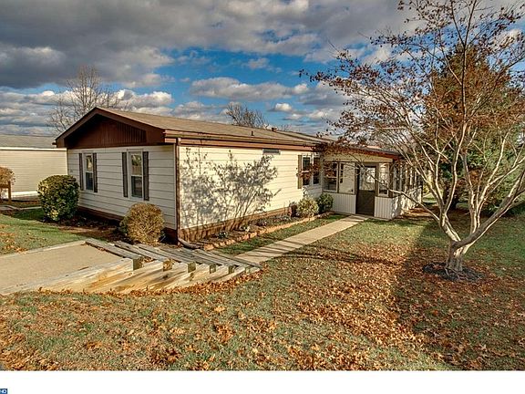 2nd image of 1001 Fox Chase Ct
