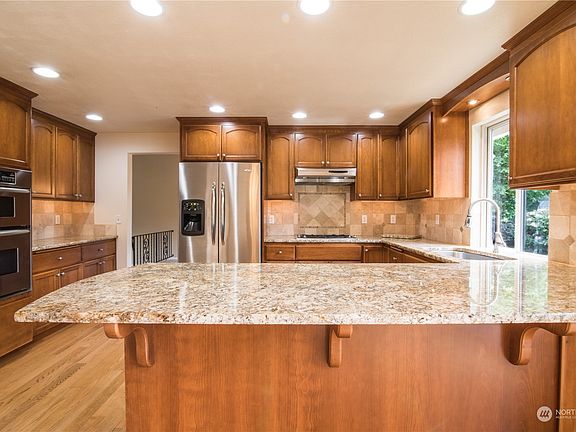 4th image of 6312 80th Street E