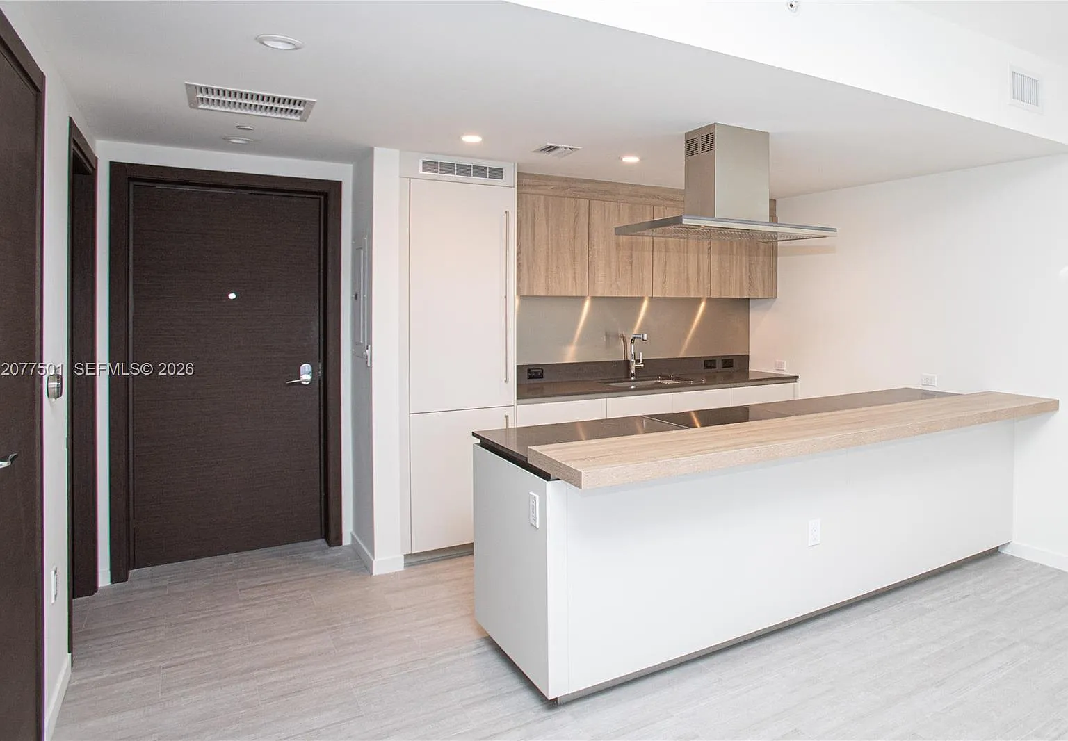 Brickell Flatiron Condo — Photo 2