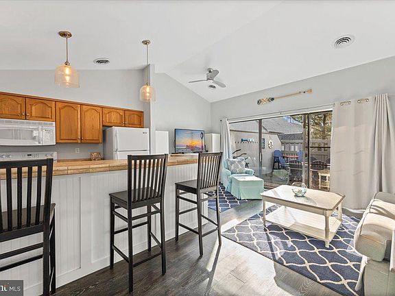 5th image of 39353 W Pine Ct #1009C