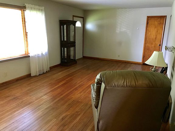 5th image of 214 W Kings Hwy