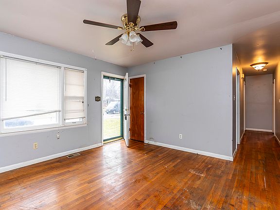 4th image of 557 Sandalwood Dr