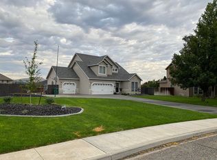 9055 W Deschutes Dr, Kennewick, WA 99336