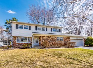 2045 Greensboro Dr, Wheaton, IL