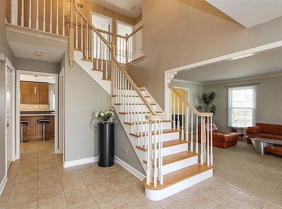 2nd image of 519 Tulip Cir