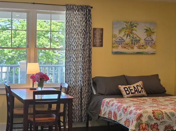 236 Sand Hill Cove Rd, Narragansett, RI