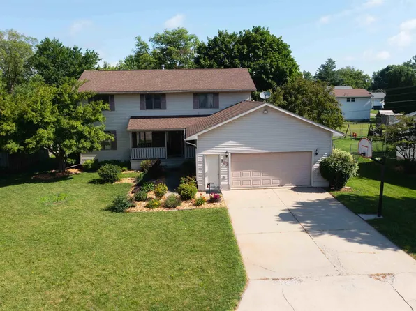 332 Mayme St, Dike, IA 50624